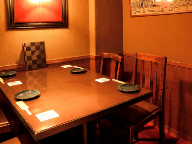 テーブル個室（最大4名様×2卓）